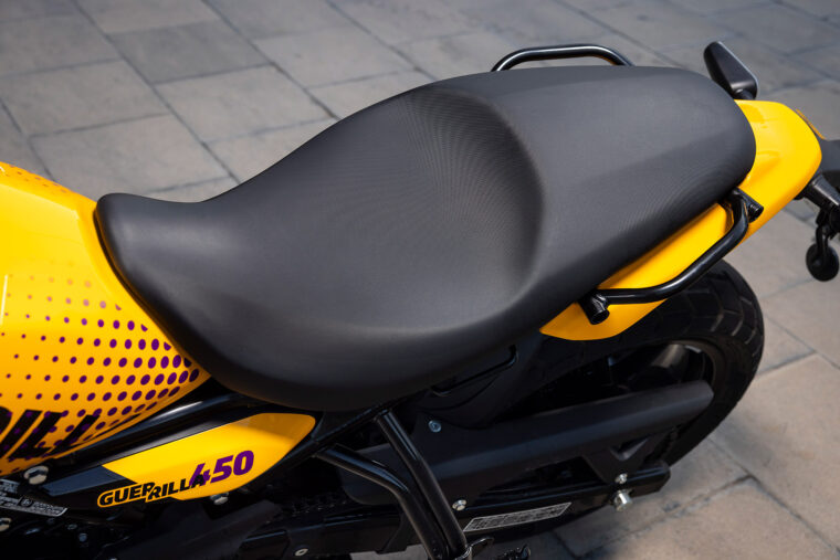 royal-enfield-guerrilla-450-2024-detalles - 12