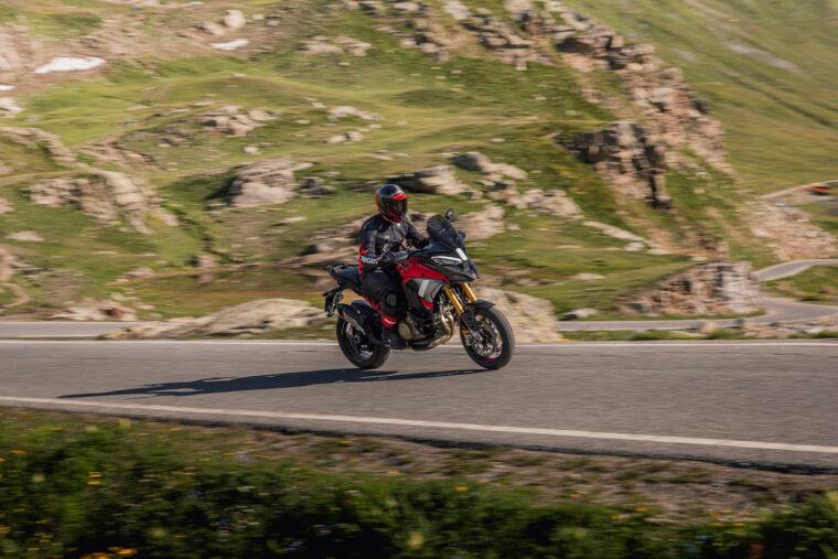 Ducati-Multistrada-V4-Pikes-Peak-2025-accion1
