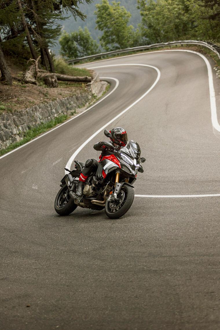 Ducati-Multistrada-V4-Pikes-Peak-2025-accion2