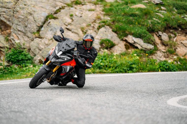 Ducati-Multistrada-V4-Pikes-Peak-2025-accion34