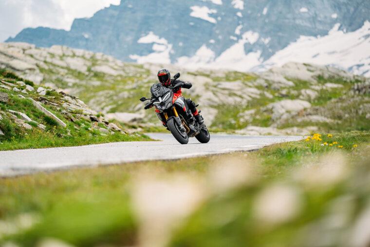 Ducati-Multistrada-V4-Pikes-Peak-2025-accion40