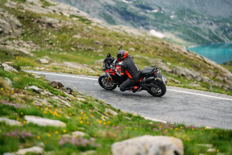 Ducati-Multistrada-V4-Pikes-Peak-2025-accion44