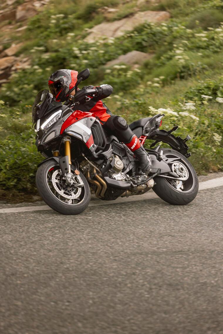 Ducati-Multistrada-V4-Pikes-Peak-2025-accion7