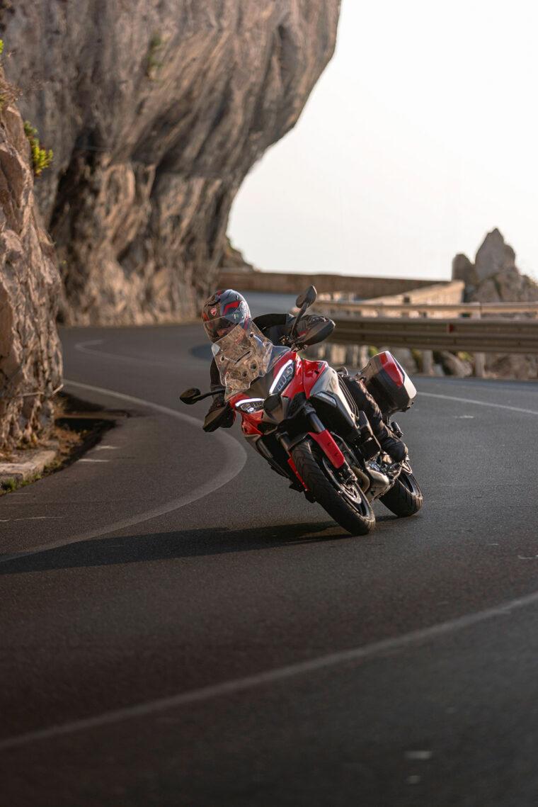 Ducati-Multistrada-V4-S-2025-accion24