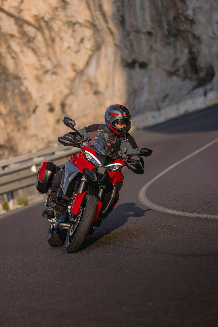 Ducati-Multistrada-V4-S-2025-accion25