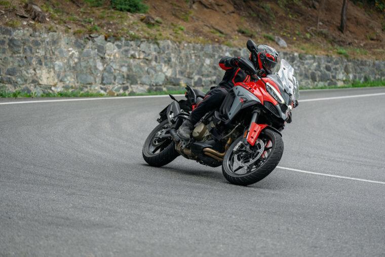 Ducati-Multistrada-V4-S-2025-accion34