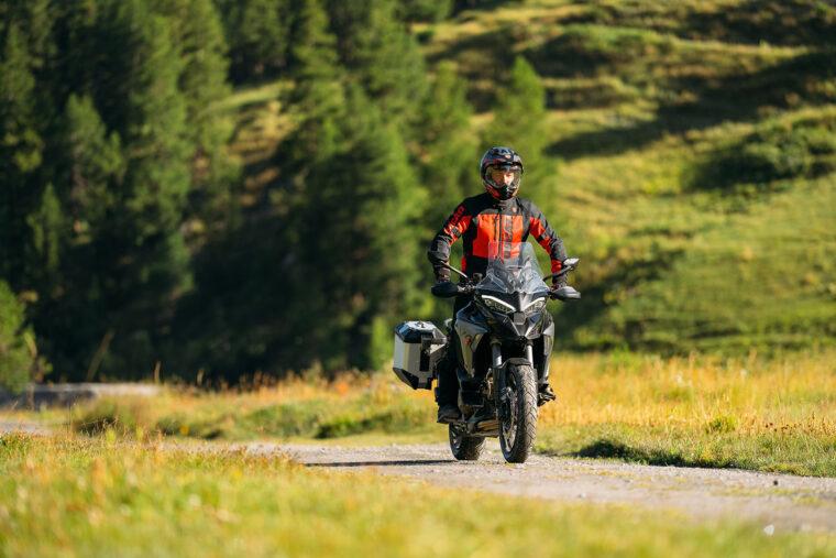 Ducati-Multistrada-V4-S-2025-accion58