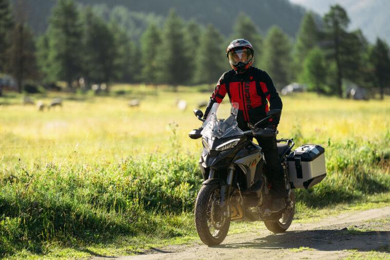 Ducati-Multistrada-V4-S-2025-accion59