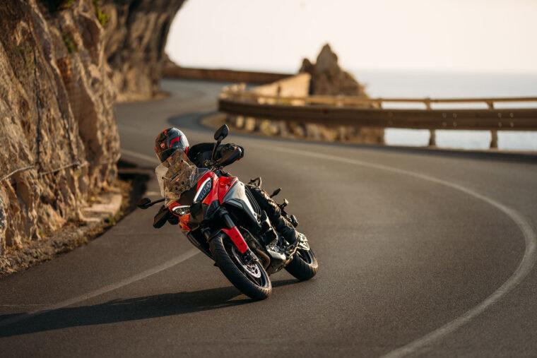 Ducati-Multistrada-V4-S-2025-accion6
