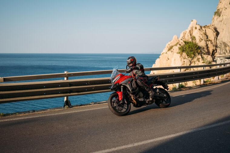 Ducati-Multistrada-V4-S-2025-accion7