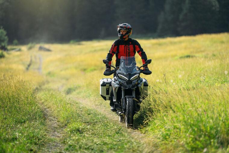 Ducati-Multistrada-V4-S-2025-accion72