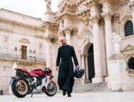 MV Agusta revoluciona el Festival Internacional de Cine de Venecia 6 MV Agusta Beauty is not a.Sin MV Agusta Superveloce 1000 Serie Oro4