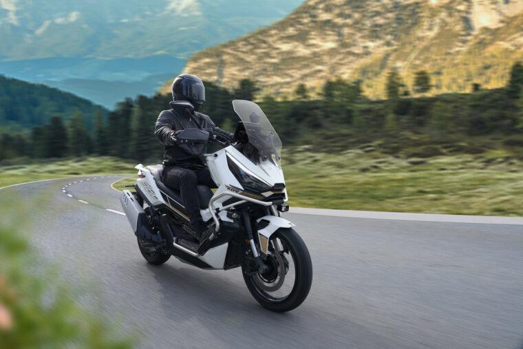 Zontes-368G-2025-accion-13