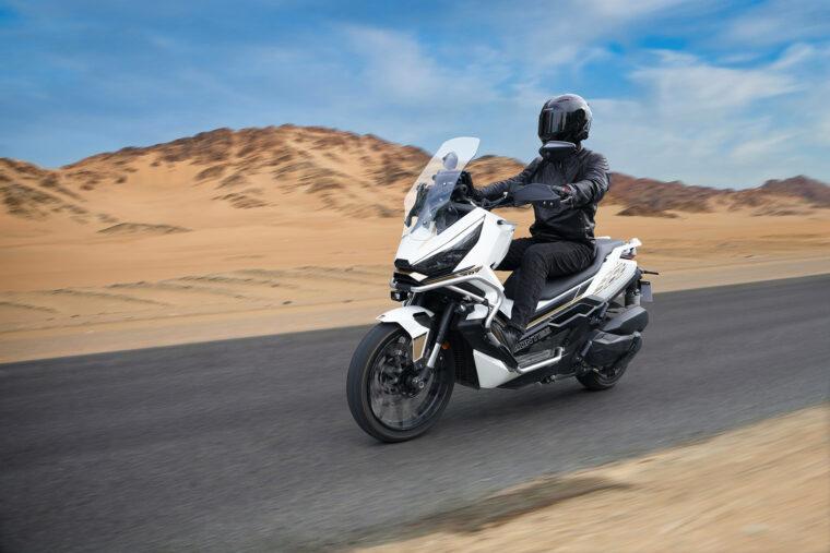 Zontes-368G-2025-accion-7