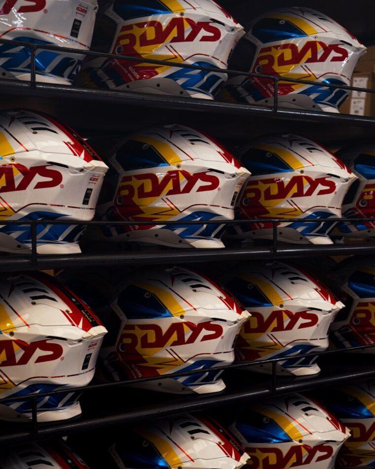 airoh-aviator-3-edicion-especial-isde-2024-españa (1)