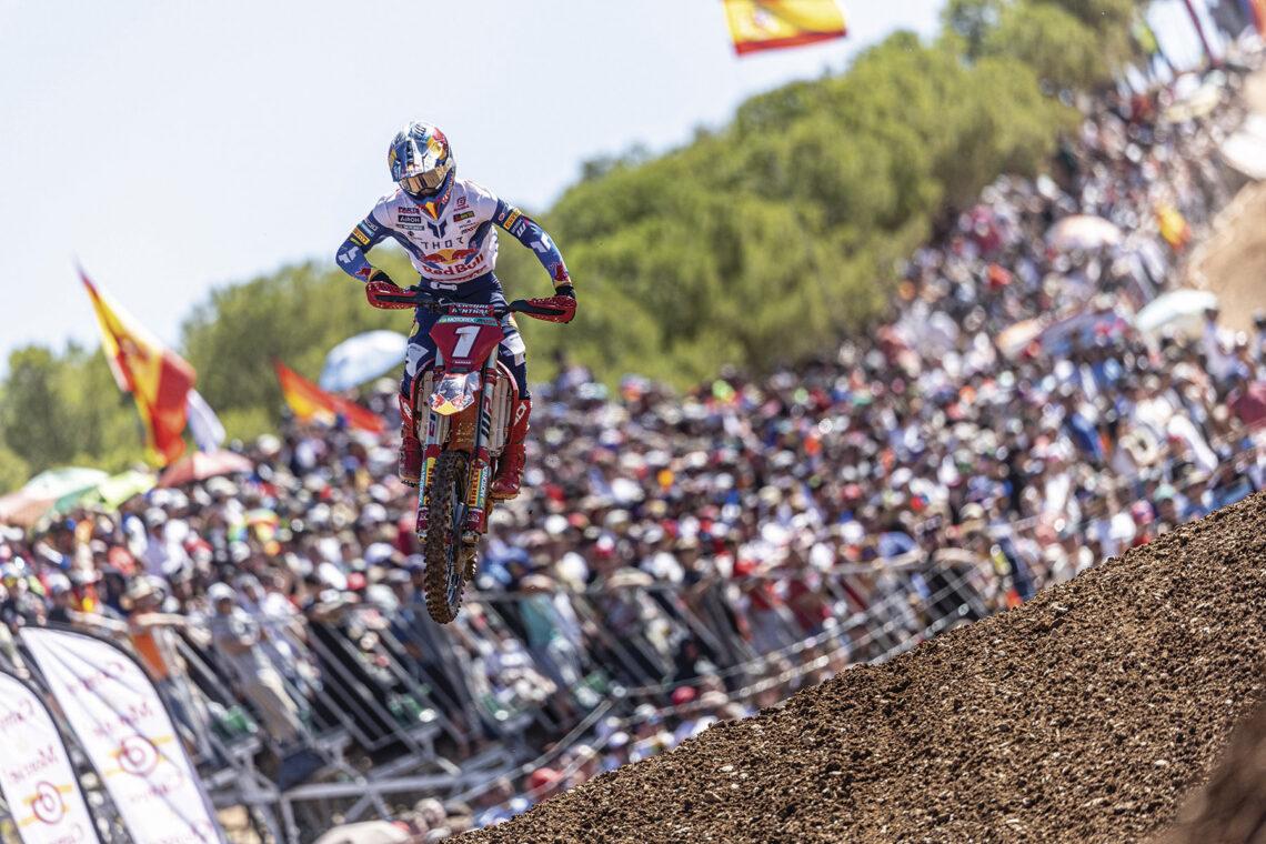 Jorge Prado: «Llevar el #1 significa que todo el mundo espera que ganes, pero yo esperaba lo mismo de mí» 3 jorge prado campeon mundo mxgp 2024 11