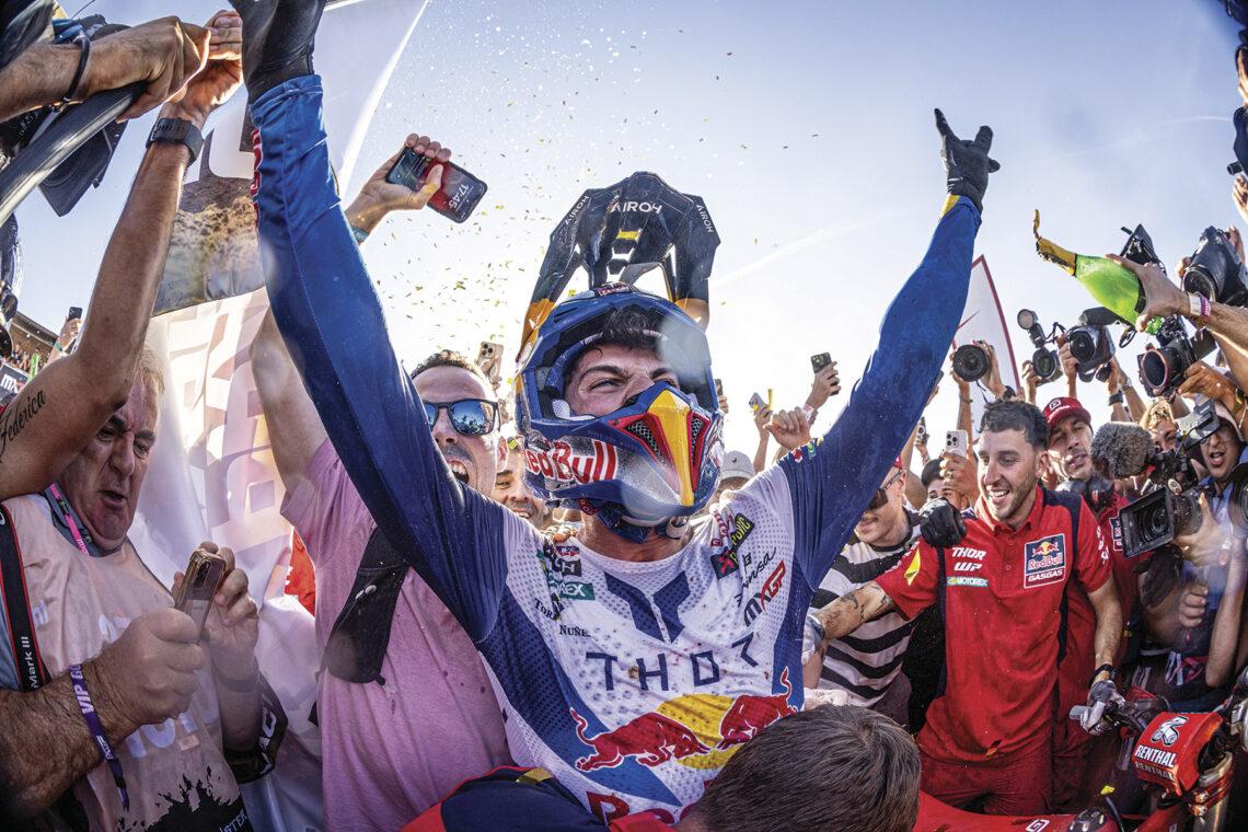 Jorge Prado: «Llevar el #1 significa que todo el mundo espera que ganes, pero yo esperaba lo mismo de mí» 2 jorge prado campeon mundo mxgp 2024 19