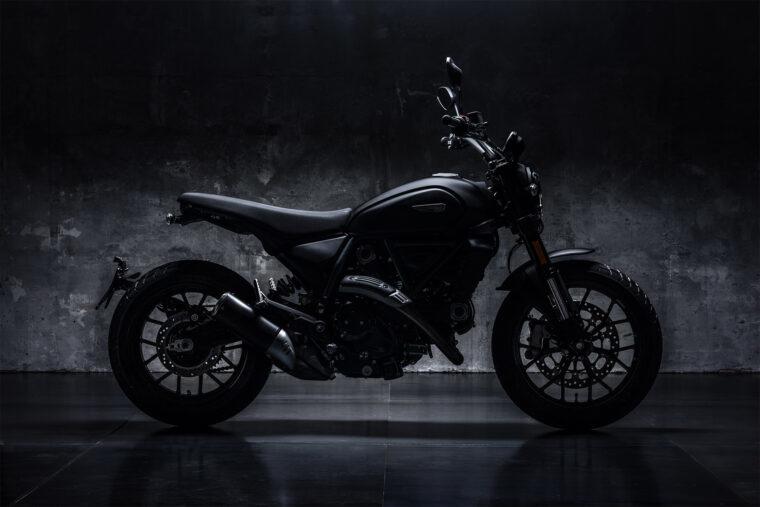 Ducati Scrambler Icon Dark 2025 estudio4