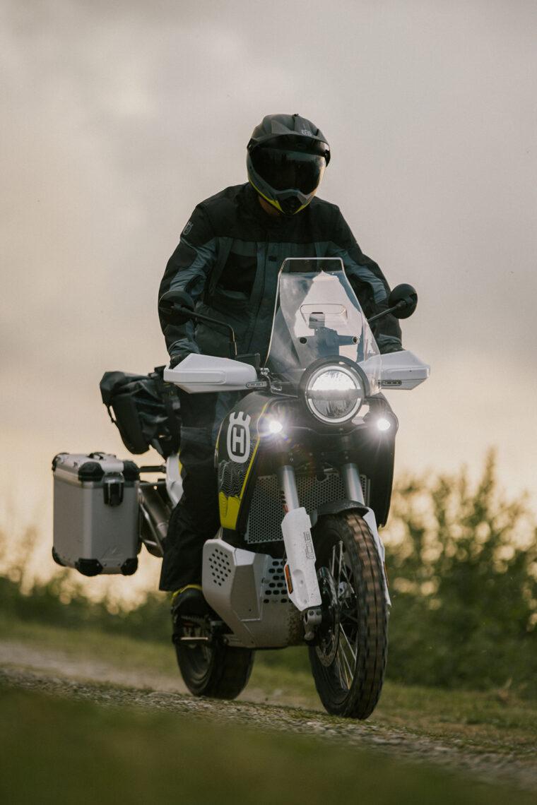 Husqvarna-Norden-901-Expedition-2025-accion11