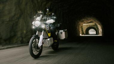 Husqvarna Norden 901 Expedition 2025 accion3