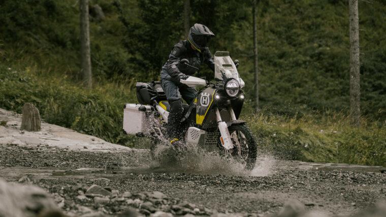 Husqvarna-Norden-901-Expedition-2025-accion35