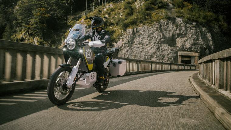 Husqvarna-Norden-901-Expedition-2025-accion4