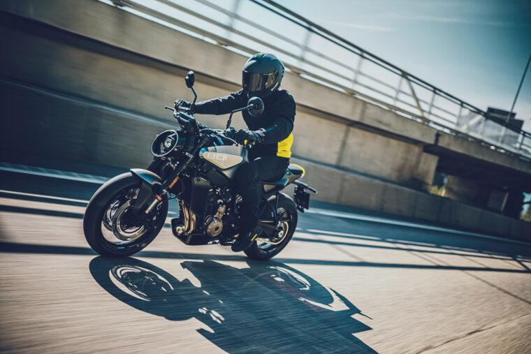 Husqvarna-Vitpilen-801-2025-accion1