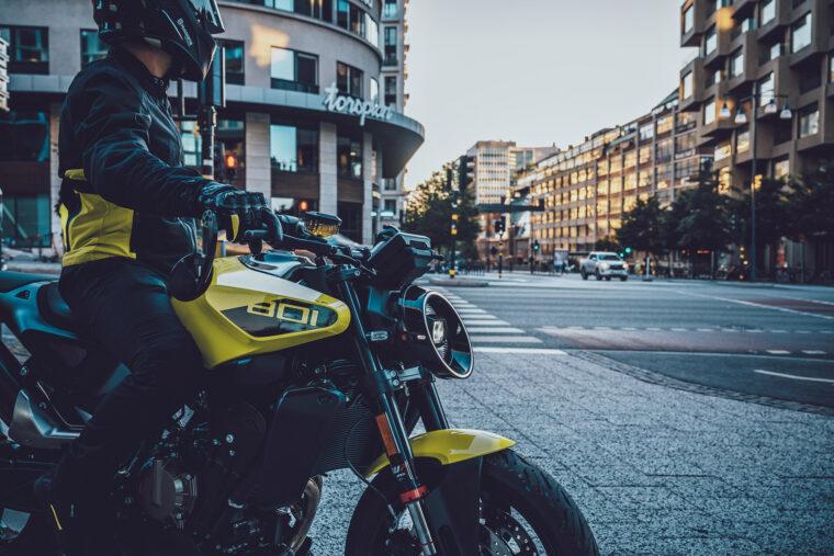 Husqvarna-Vitpilen-801-2025-accion11