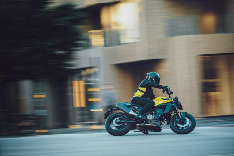 Husqvarna-Vitpilen-801-2025-accion12