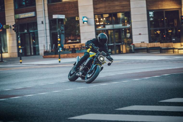 Husqvarna-Vitpilen-801-2025-accion14