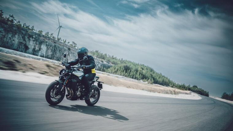 Husqvarna-Vitpilen-801-2025-accion38