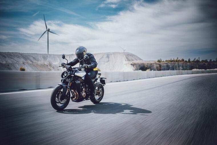 Husqvarna-Vitpilen-801-2025-accion39