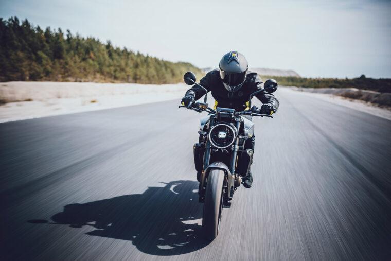 Husqvarna-Vitpilen-801-2025-accion40