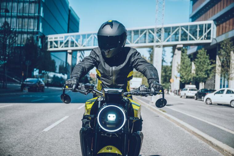 Husqvarna-Vitpilen-801-2025-accion44