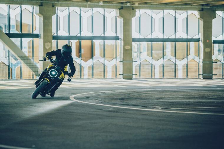 Husqvarna-Vitpilen-801-2025-accion49