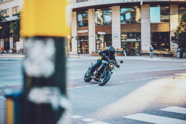 Husqvarna-Vitpilen-801-2025-accion5