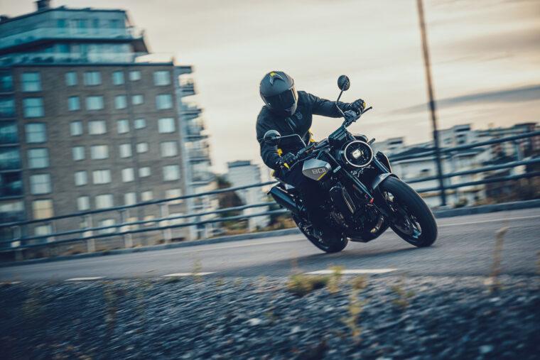 Husqvarna-Vitpilen-801-2025-accion51