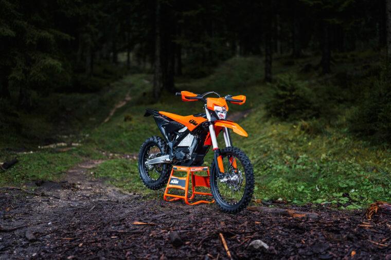 KTM-Freeride-E-2025-estaticas37