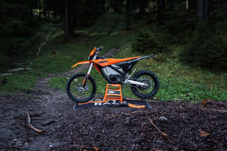 KTM-Freeride-E-2025-estaticas54
