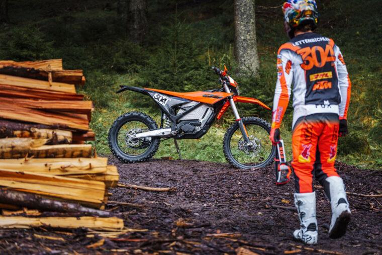 KTM-Freeride-E-2025-estaticas60
