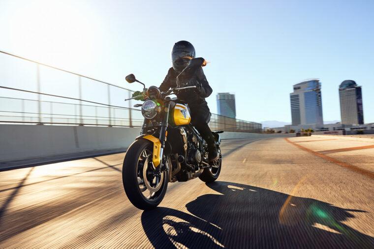 Triumph-Trident-660-2025-accion-13