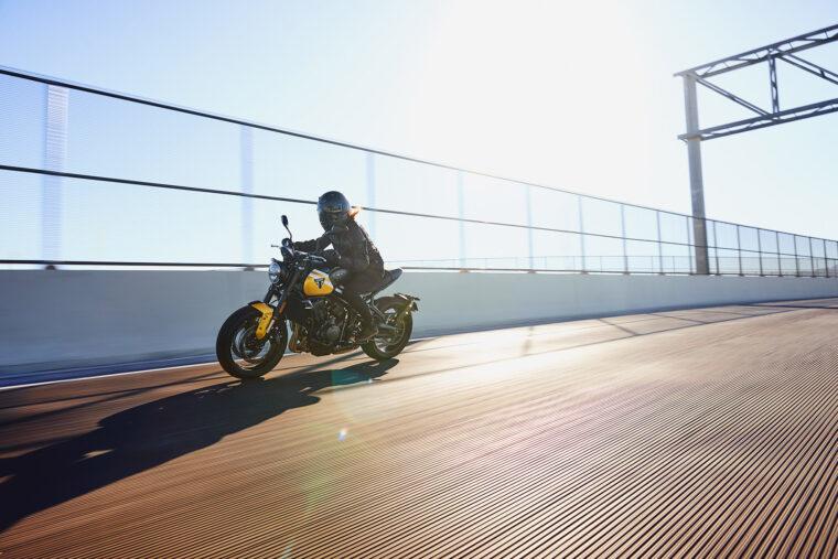 Triumph-Trident-660-2025-accion-18
