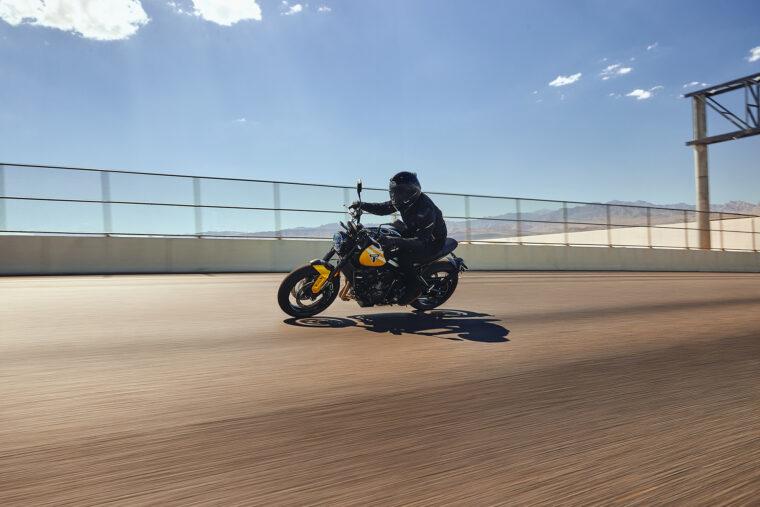 Triumph-Trident-660-2025-accion-20