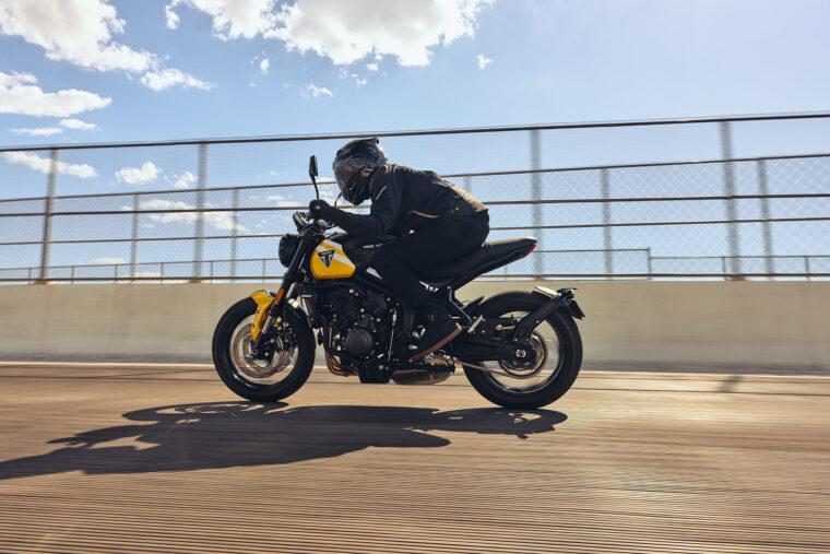 Triumph-Trident-660-2025-accion-24