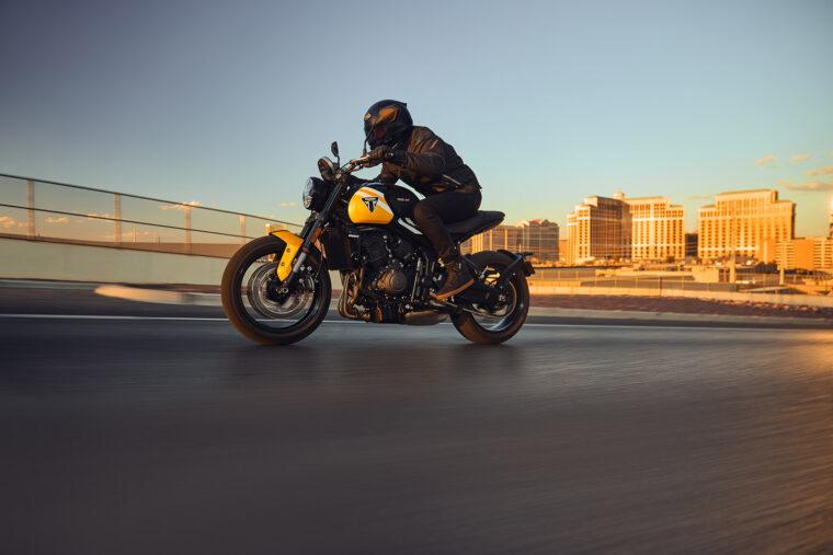 Triumph-Trident-660-2025-accion-25