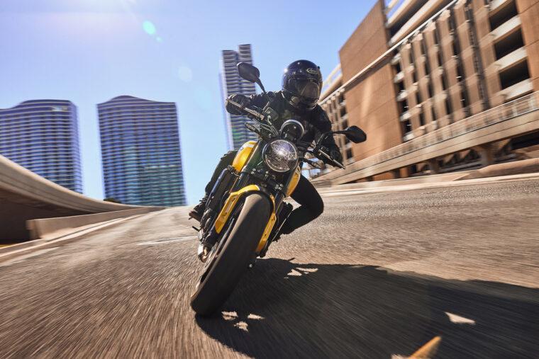 Triumph-Trident-660-2025-accion-3