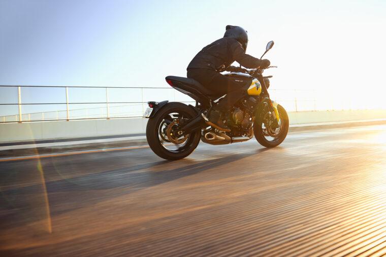 Triumph-Trident-660-2025-accion-33