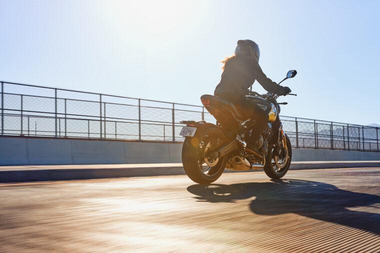 Triumph-Trident-660-2025-accion-35