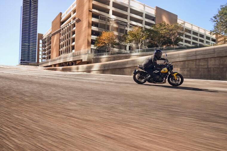 Triumph-Trident-660-2025-accion-7