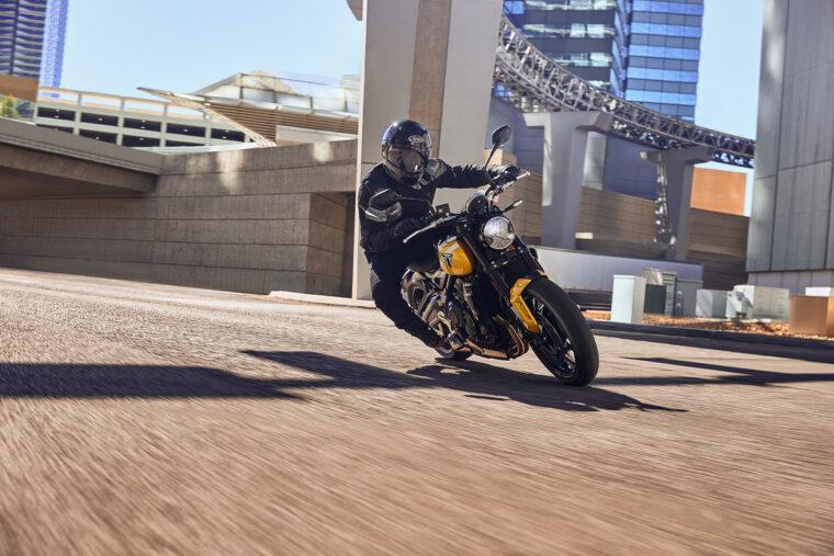 Triumph-Trident-660-2025-accion-8